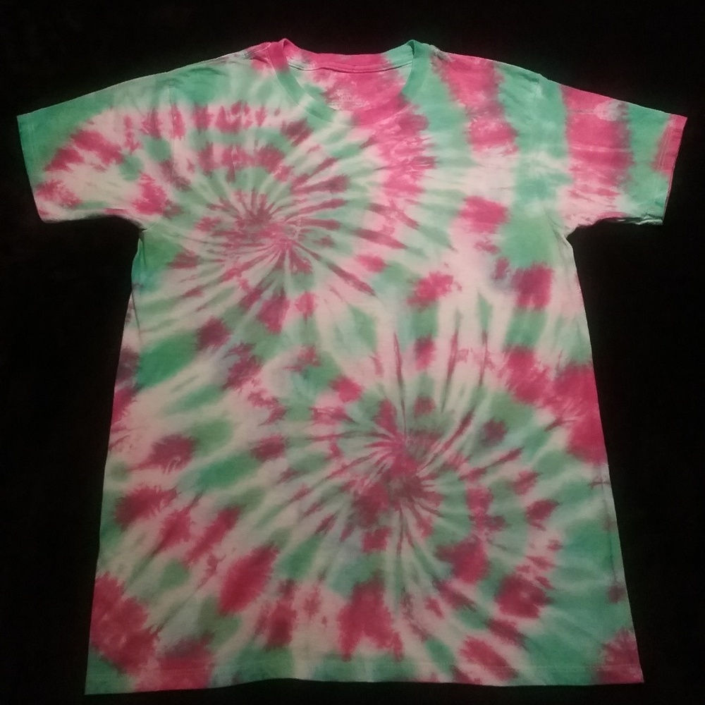 Super nice kids large tee